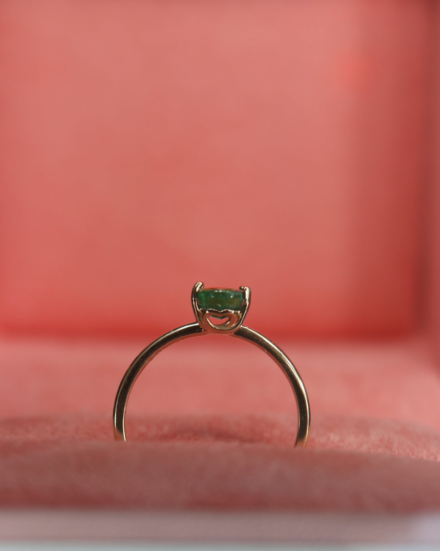 Solitario esmeralda oval