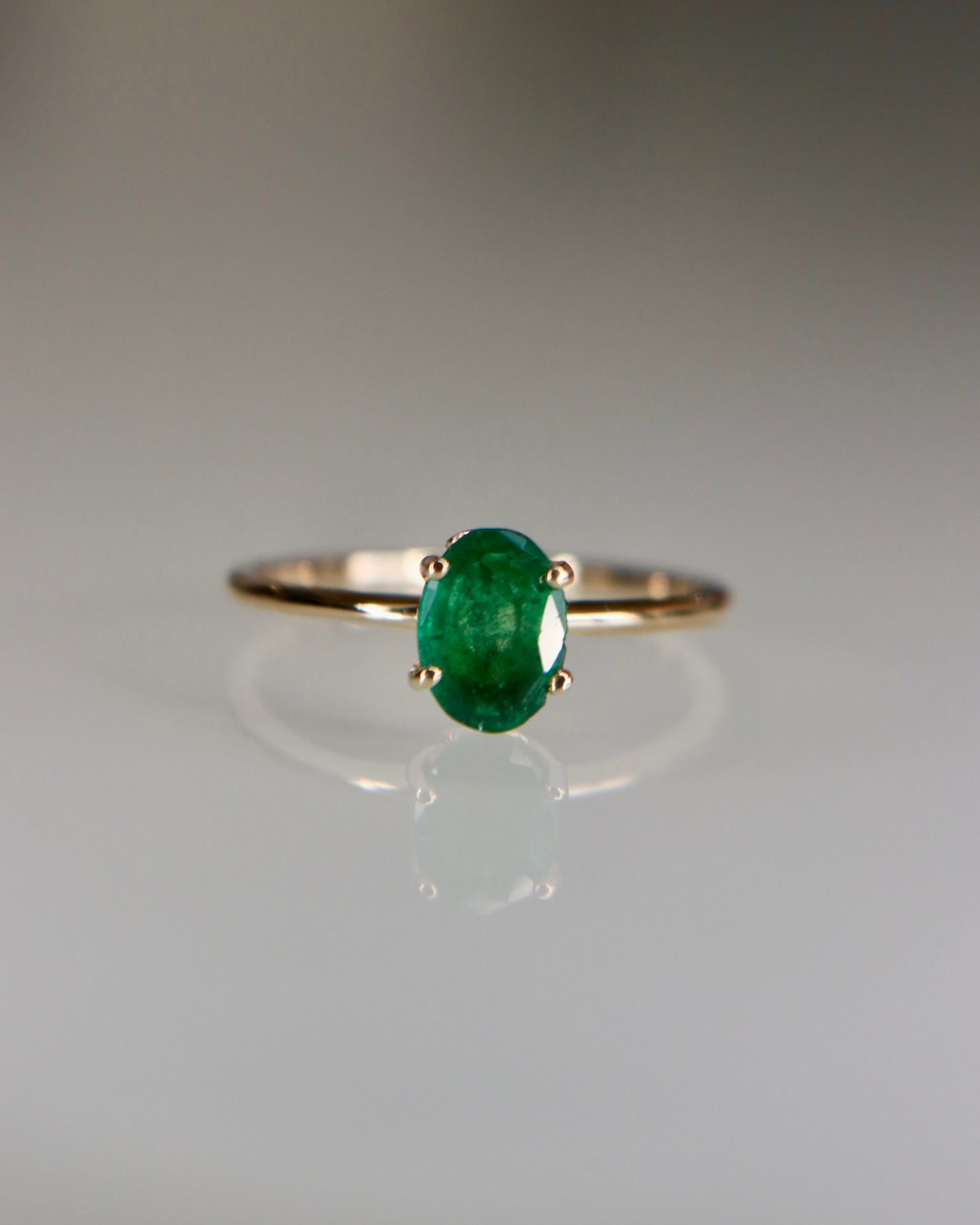 Solitario esmeralda oval