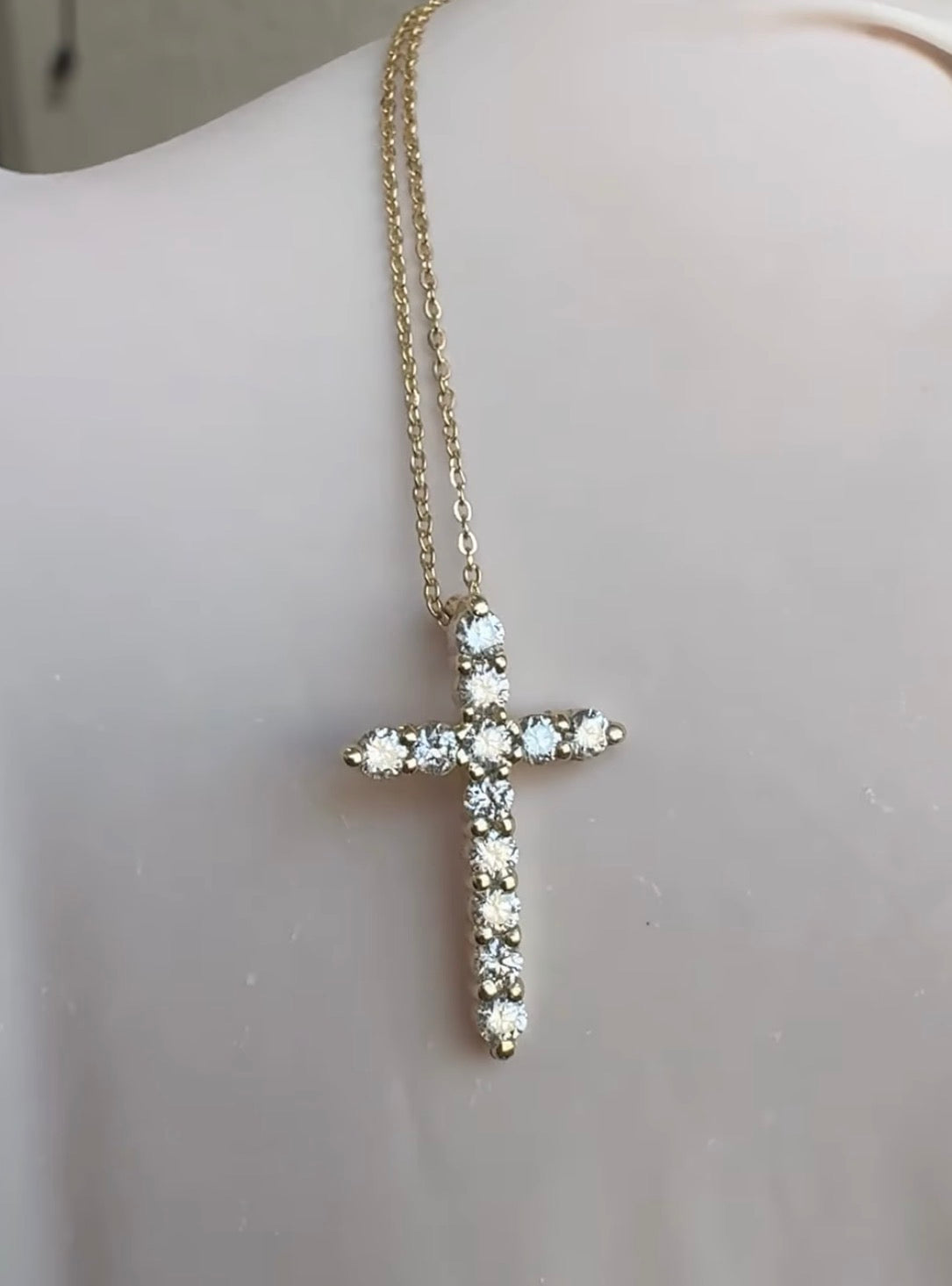 Cruz con diamantes 17.8x11.5mm