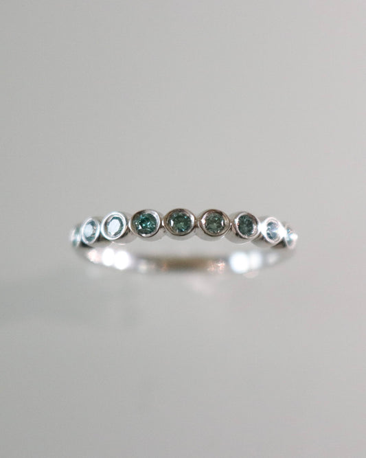 Anillo churumbela biselada diamantes azules