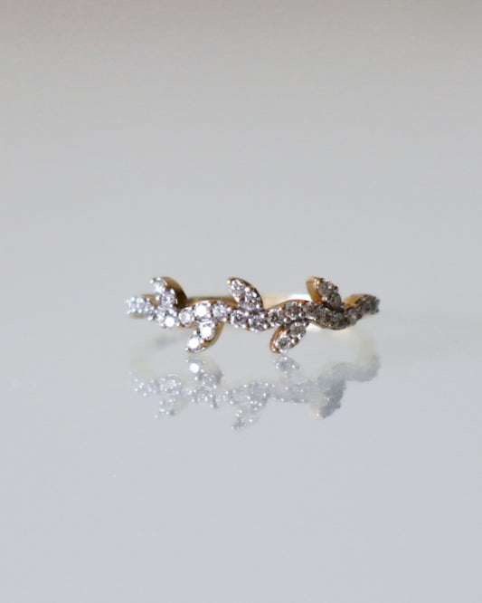 Anillo hojas, diamantes oro blanco