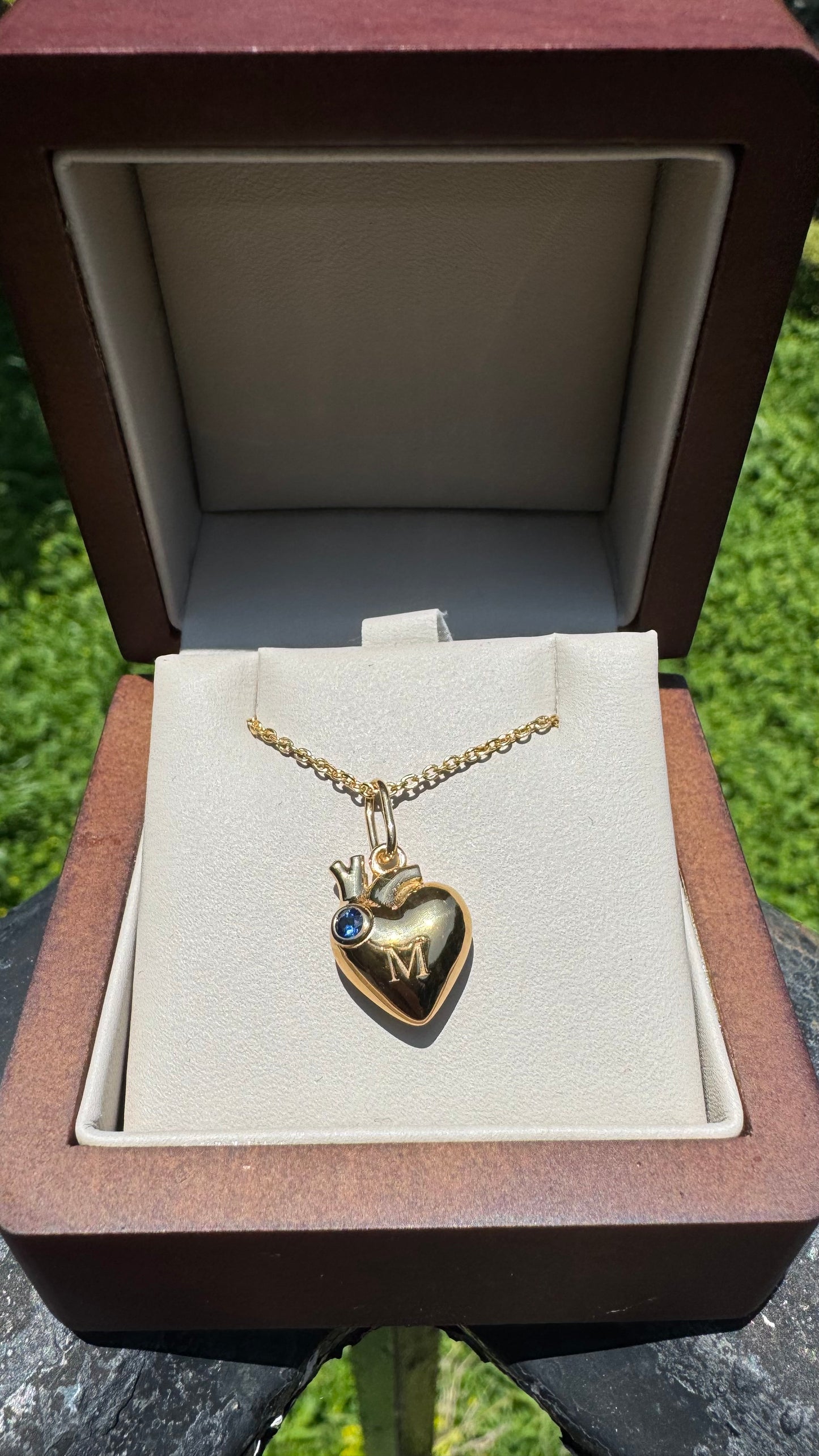 Dije personalizado inicial, piedra de nacimiento